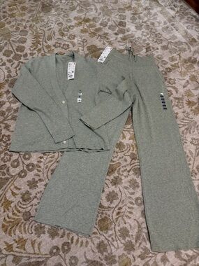 Uniqlo Gray Ribbed Cardigan and Wide-Leg Pants Set